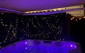 Dinbnb Homes I #1 Bnb In Bergen I Jacuzzi & Parking & Location